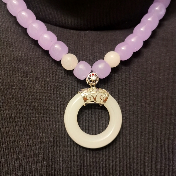 Light purple jade neckleck - Picture 3 of 3